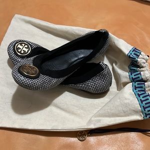 Tory Burch ballet flats with gold emblem sz7.5